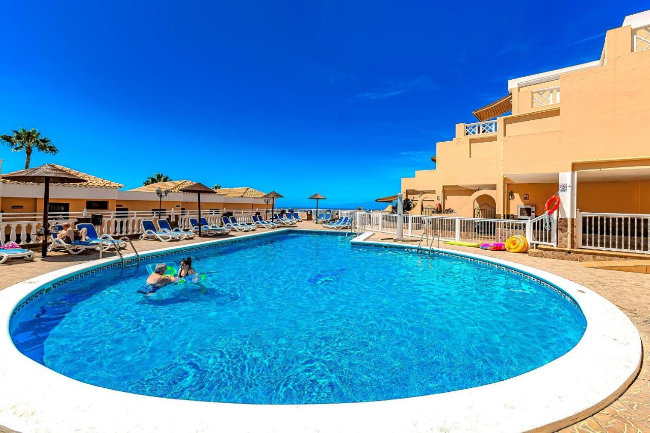 Recently Renovated Seaviews Paradise Court Адехе
